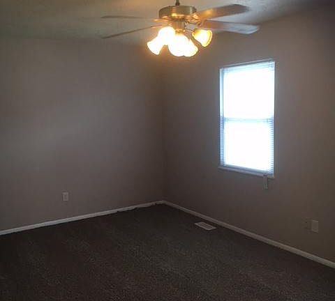 4th image of 4927 Oakwood Trl