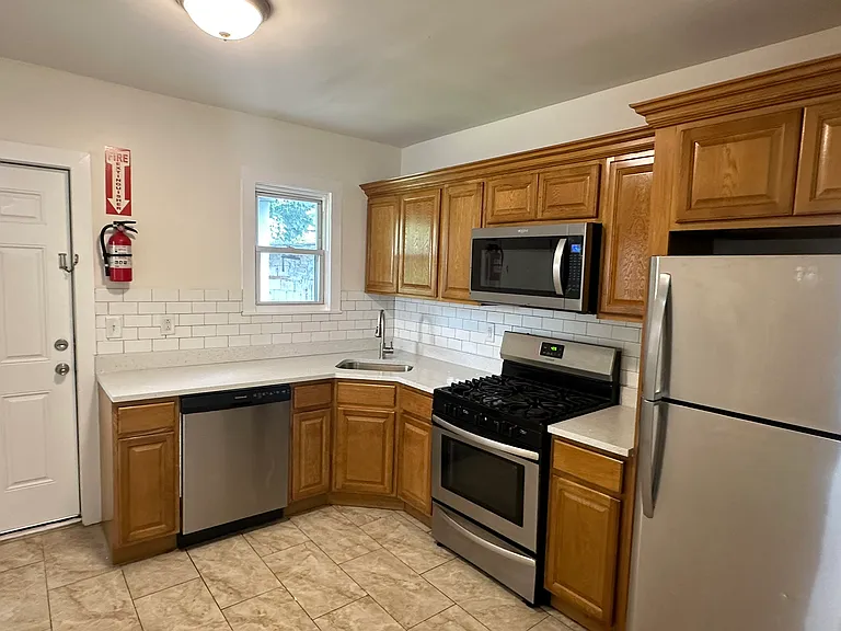 274 Cleveland St #2 — Photo 12