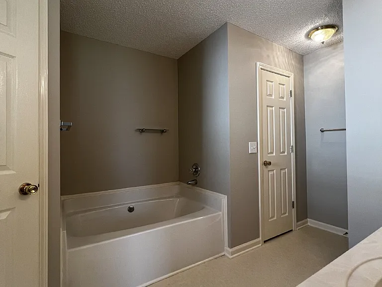 3427 Poplar Hl — Photo 40