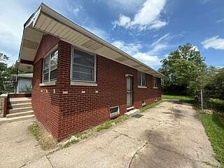 2nd image of 2079 Taft St