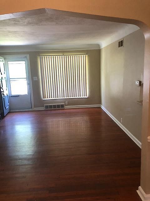 2nd image of 1202 W River Park Dr