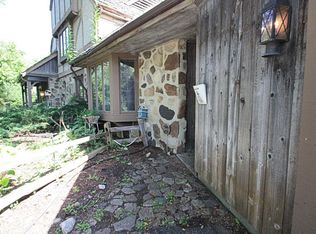 1654 Summit Dr, Cedarburg, WI 53012