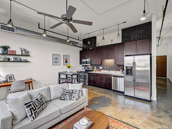 5th image of 831 S Flores St #2310