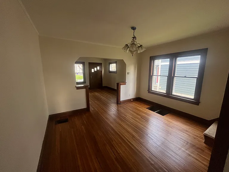 908 Thomas Rd — Photo 16