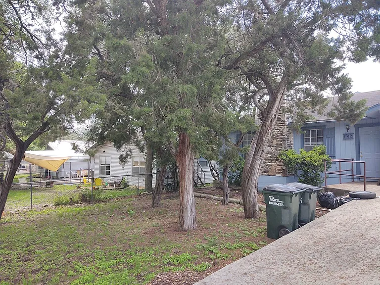 705 & 707 Allen St — Photo 12