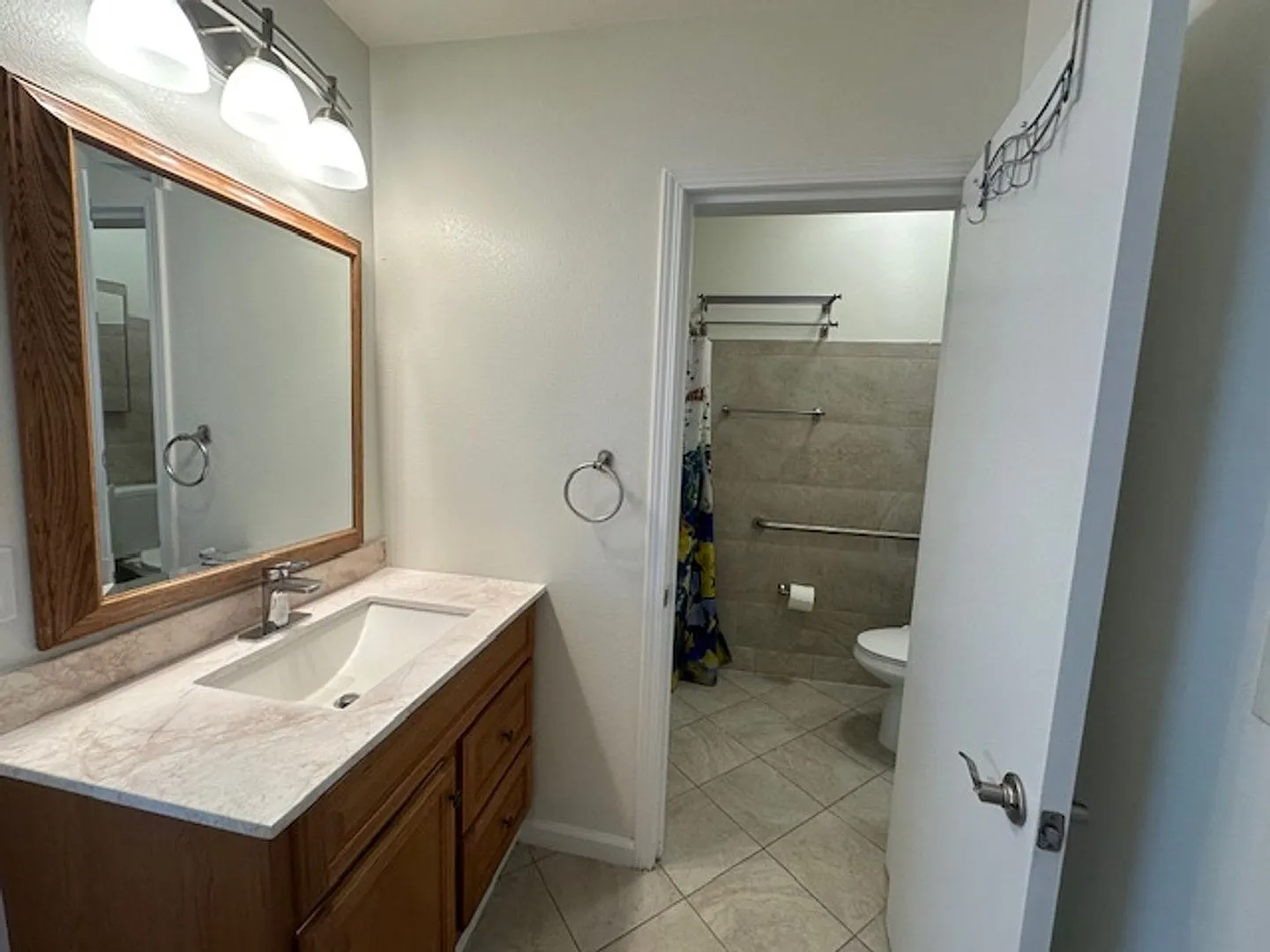 Spacious 5-Bedroom Home with Modern Amenities Solar, EV Charger, and More! — Photo 2