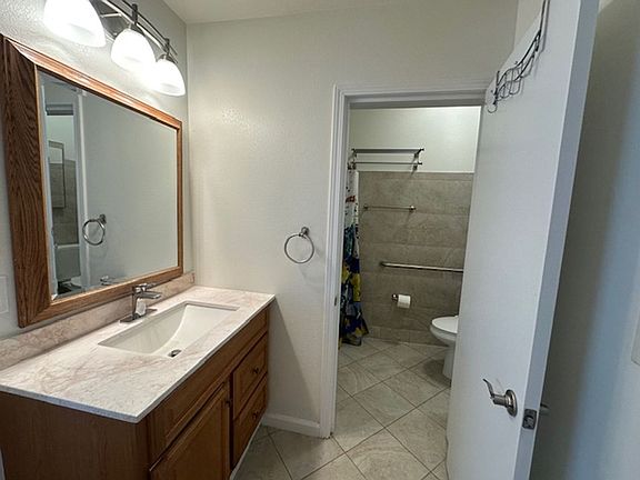 2nd image of 33 Orange St