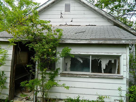 2nd image of 402 W Fannin St