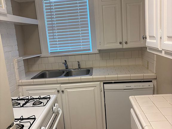 3rd image of 327 NW 22nd St APT 8