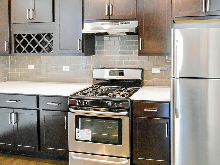 1946-52 W. Nelson / 3033 N. Damen — Photo 27