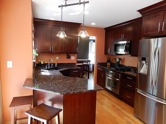 5th image of 1335 Newcastle Ln