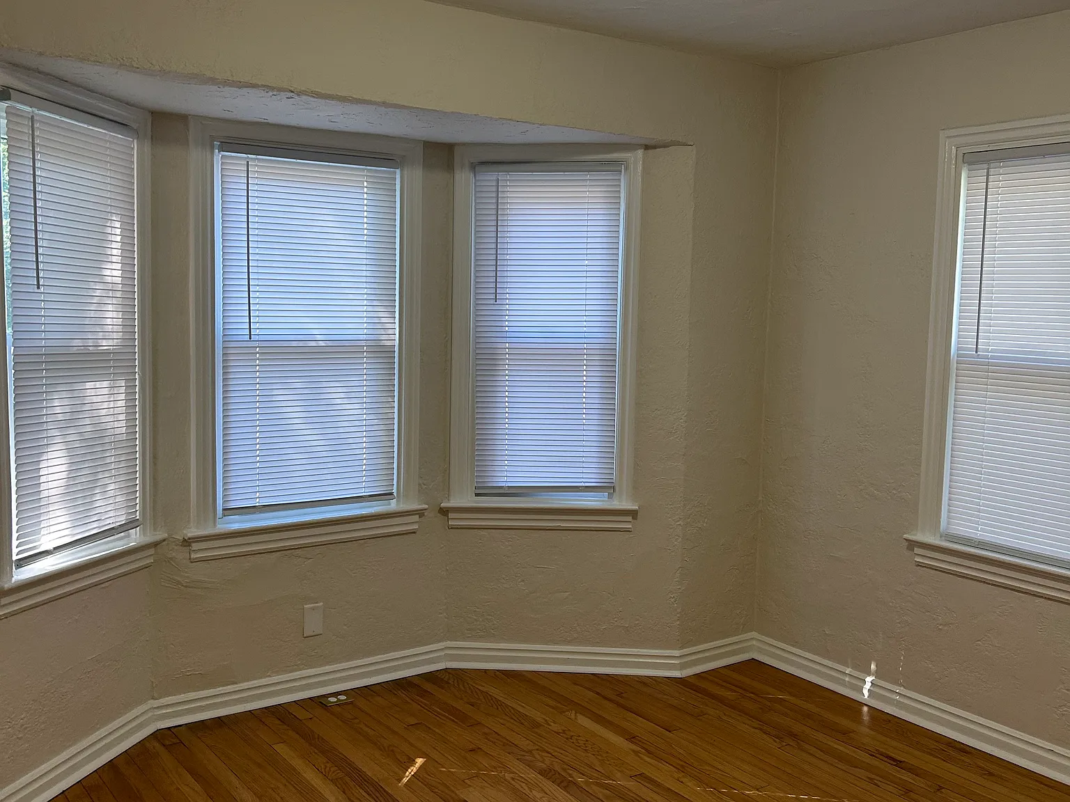 1 bed, 732 sqft, $1,200 — Photo 2