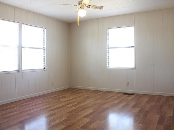 3rd image of 165 Browns Dr