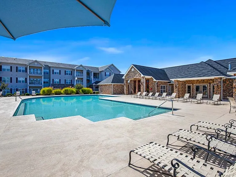 Ethan Pointe Apartments — Photo 24