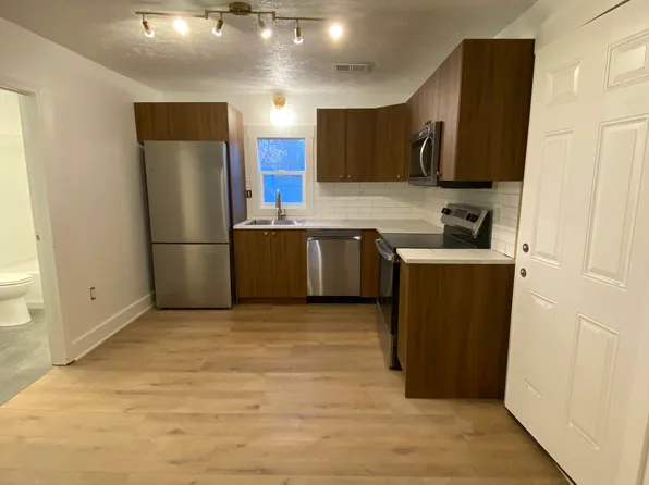 810 Broadway Ave NW, Grand Rapids, MI 49504