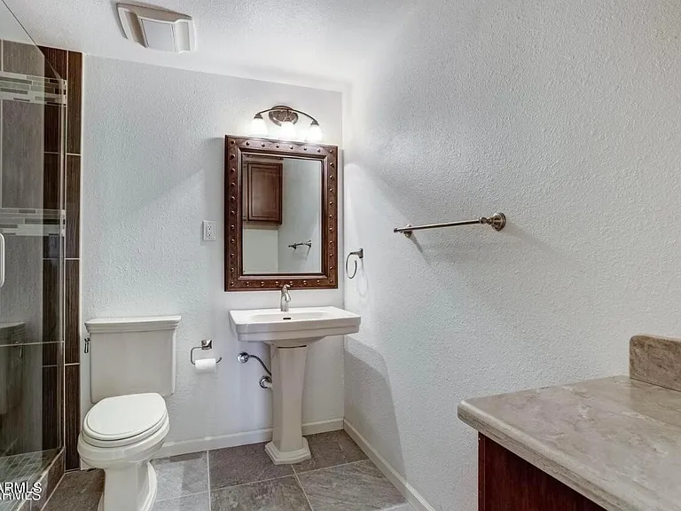 40 E Fairmont Dr — Photo 12