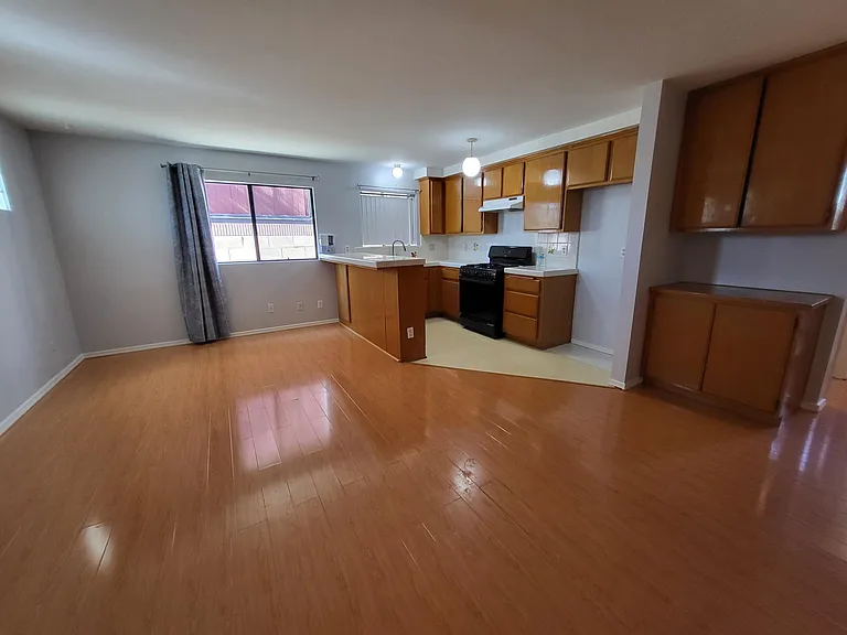 1453 Marine Ave #5 — Photo 2
