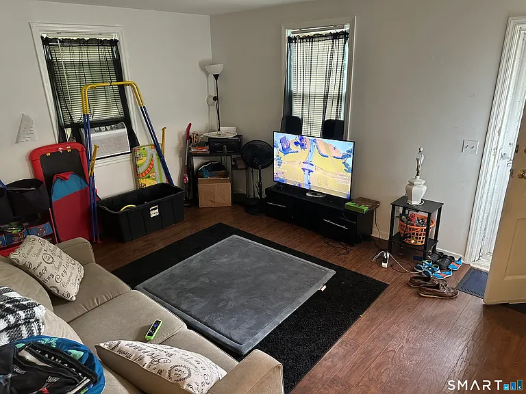 125 Alexander Dr — Photo 2