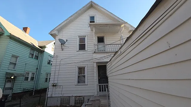 438 Eddy Rd — Photo 2