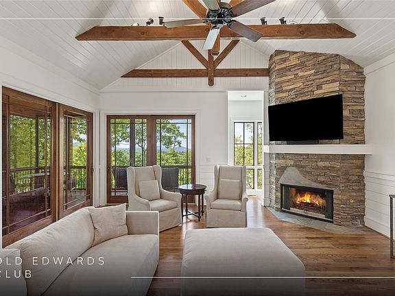 3rd image of 826 Highlands Cove Drive