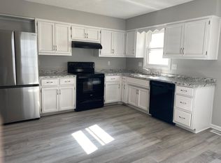 315 Lakeland Dr, Smithville, MO 64089