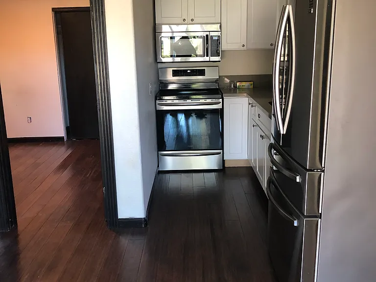 12802 Woodley Ave — Photo 13