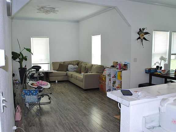5th image of 1405 Avenue B