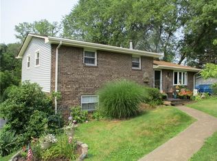 455 Maxine Dr, Beaver Falls, PA 15010