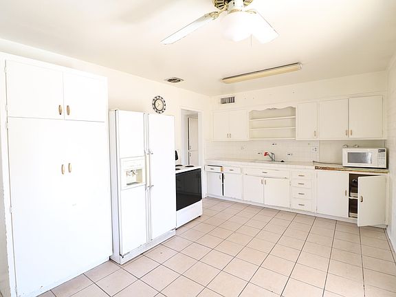 5th image of 10605 W La Jolla Dr