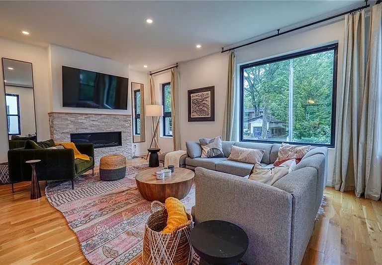 829 Barnett St NE — Photo 6