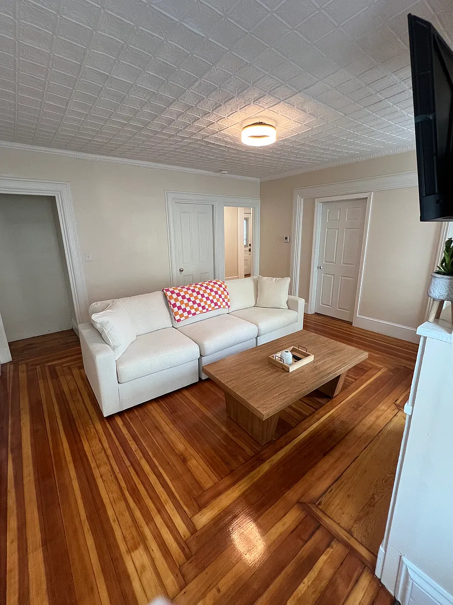 Building Photo - 65 Arnold St #2