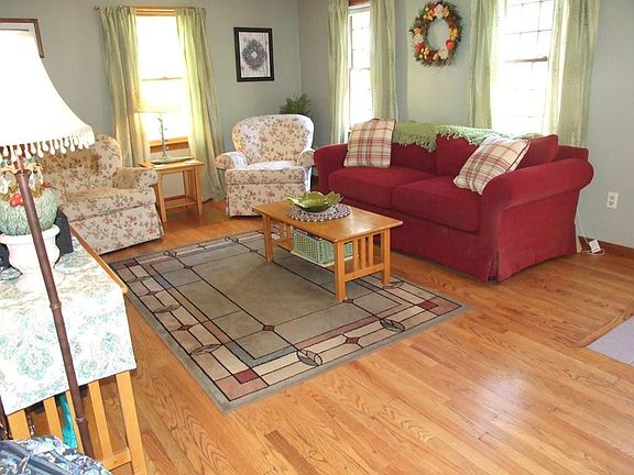 5th image of 6 Longwood Cir