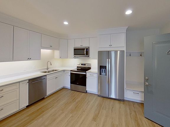 3rd image of 207 W Main St #4