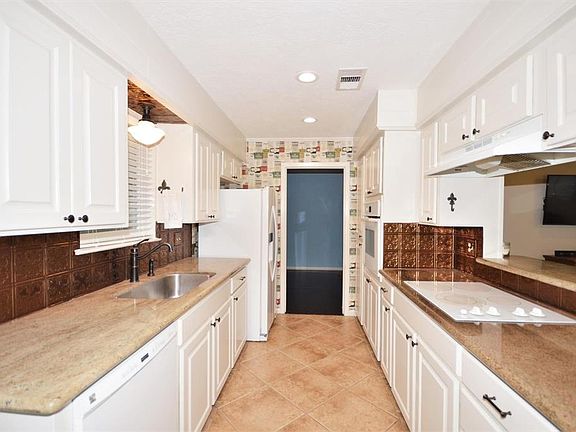 2nd image of 2109 Savanna Ct N