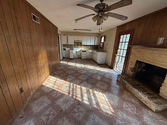 3rd image of 3165 Maple Hill Dr