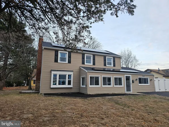 54 Shelbourne Ln, Willingboro, NJ 08046