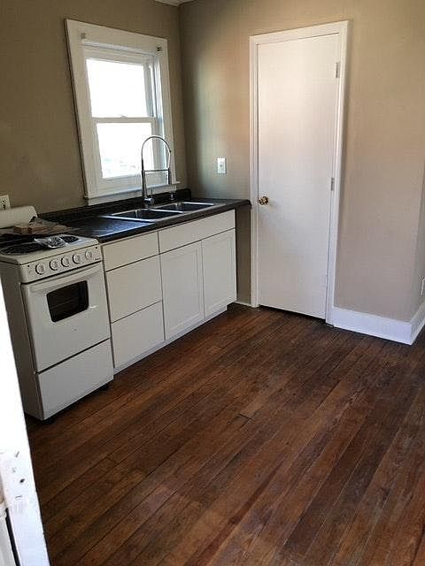 1st image of 301 Jackson Ave #2