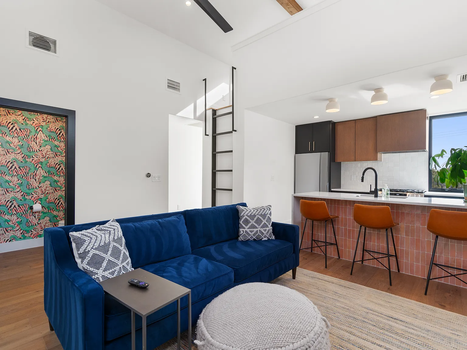 1 bed, 1.5 bath, 817 sqft, $2,900 — Photo 4
