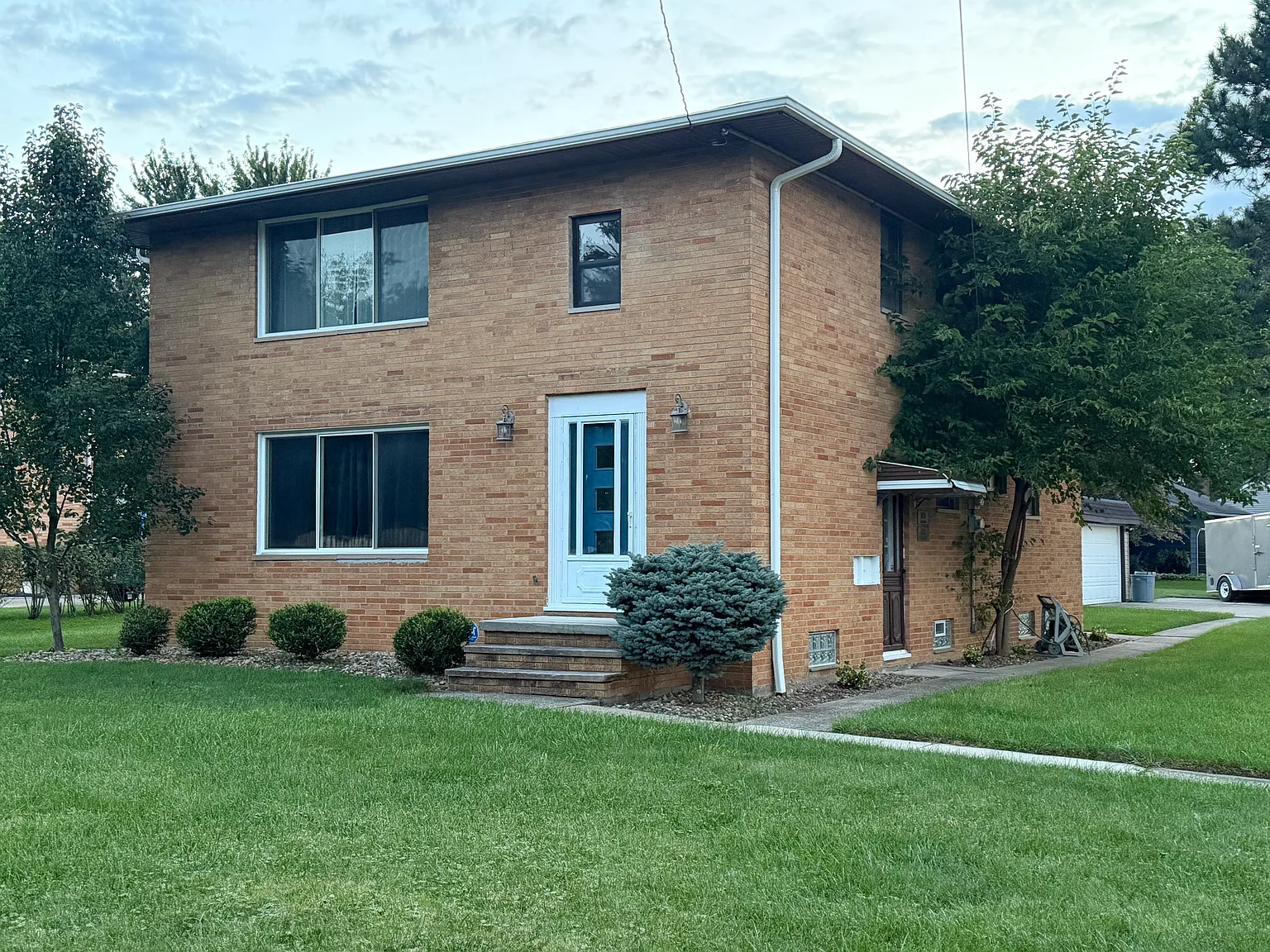 3 bed, 1200 sqft, $1,550 — Photo 1