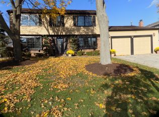 921 Ridgefield Ln, Buffalo Grove, IL 60089