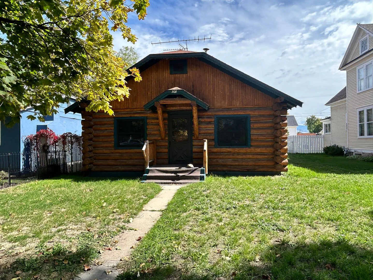Cozy Downtown Cabin — Photo 3
