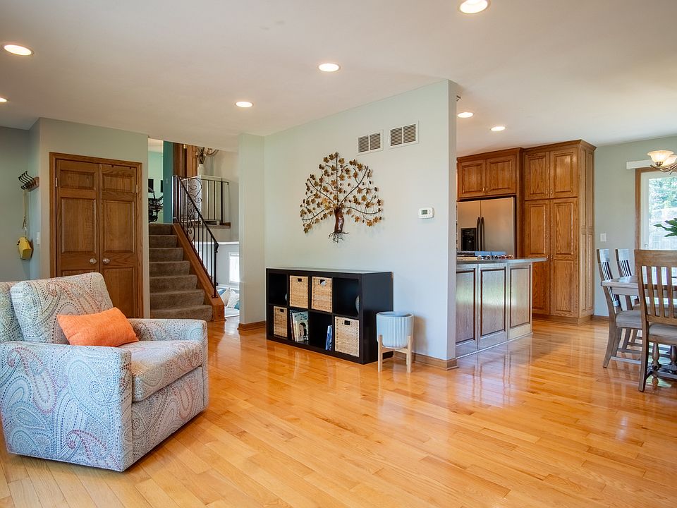 2nd image of 24W660 Woodcrest Dr