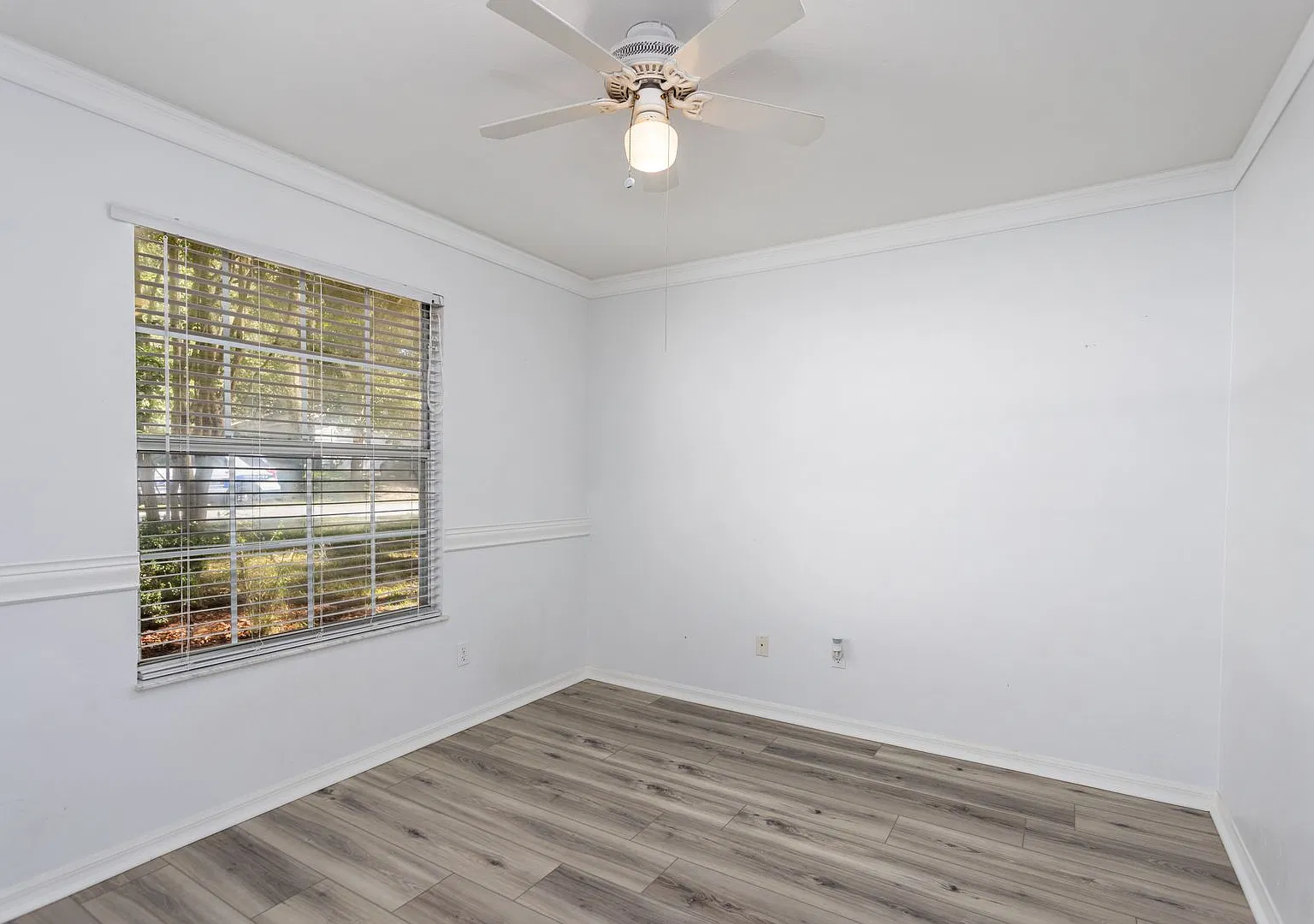 Nicely Remodeled Home In Hickory Forest with Community Amenities — Photo 4