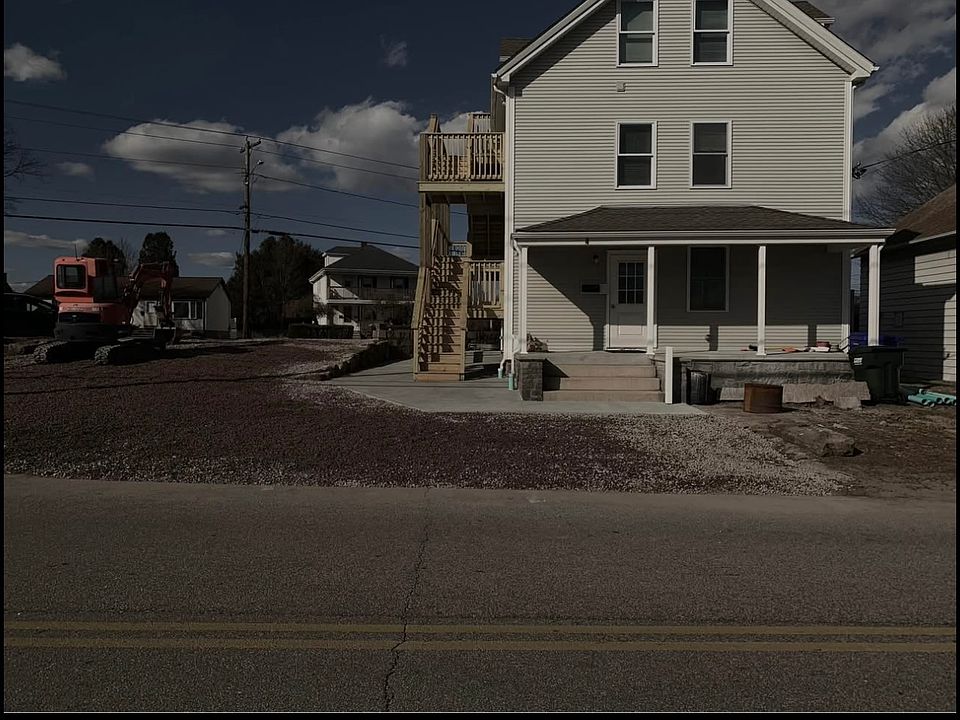 1st image of 4 Ledward Ave Floor 3