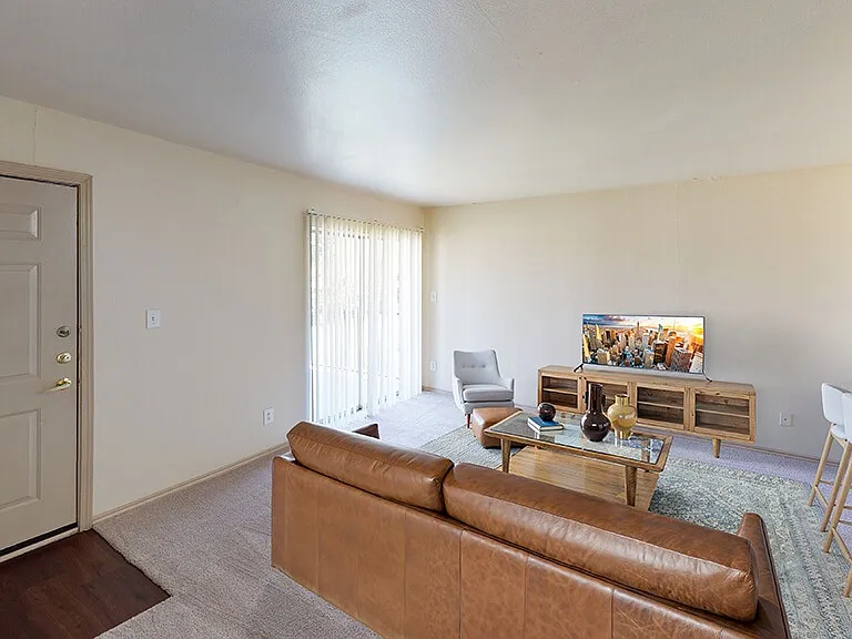 Paradise Oaks Apartments — Photo 6