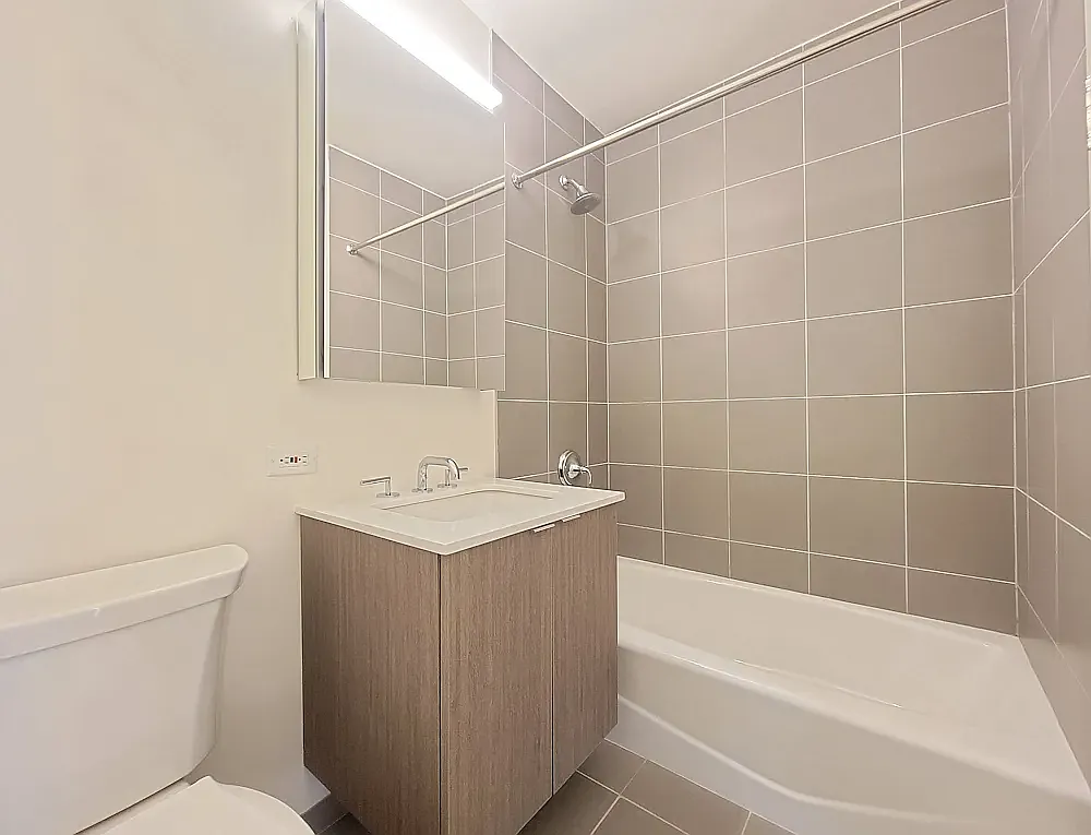 520 West 43rd Street — Photo 4