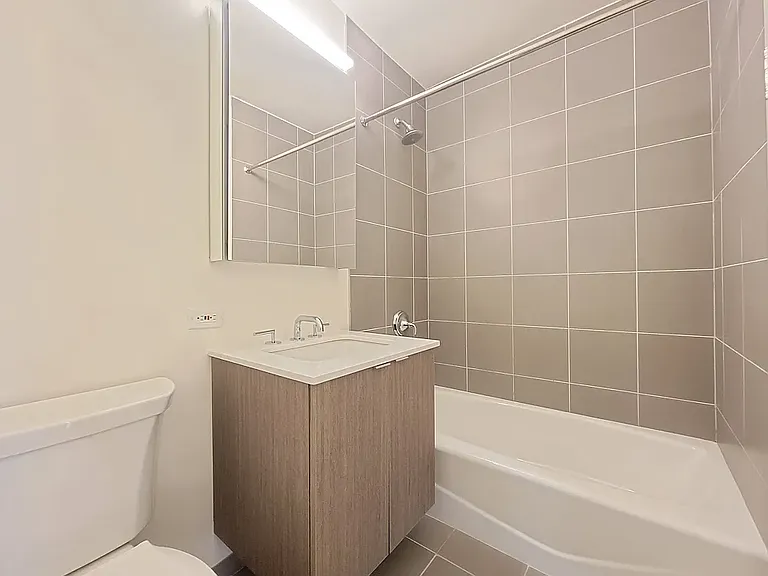 520 W 43rd St #33D — Photo 8