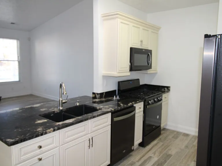 1000 Adams Pointe Blvd — Photo 32