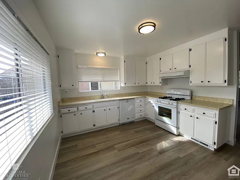 534-536 Joaquin Dr — Photo 11