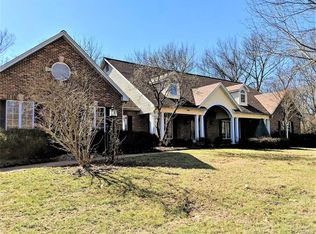 16612 Jamestown Forest Dr, Florissant, MO 63034